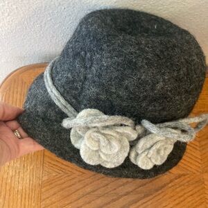 EMBELLISHED Charcoal and Light Gray Wool Cloche Hat (OS)